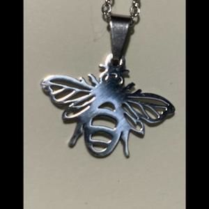 Vintage Elegant Silver Tone  Bee Pendant Necklace